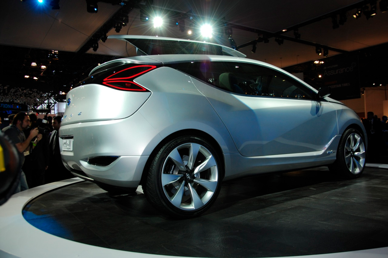 Illustration for article titled Hyundai Nuvis Concept: Hybrid Blue Drive Gives It Wings